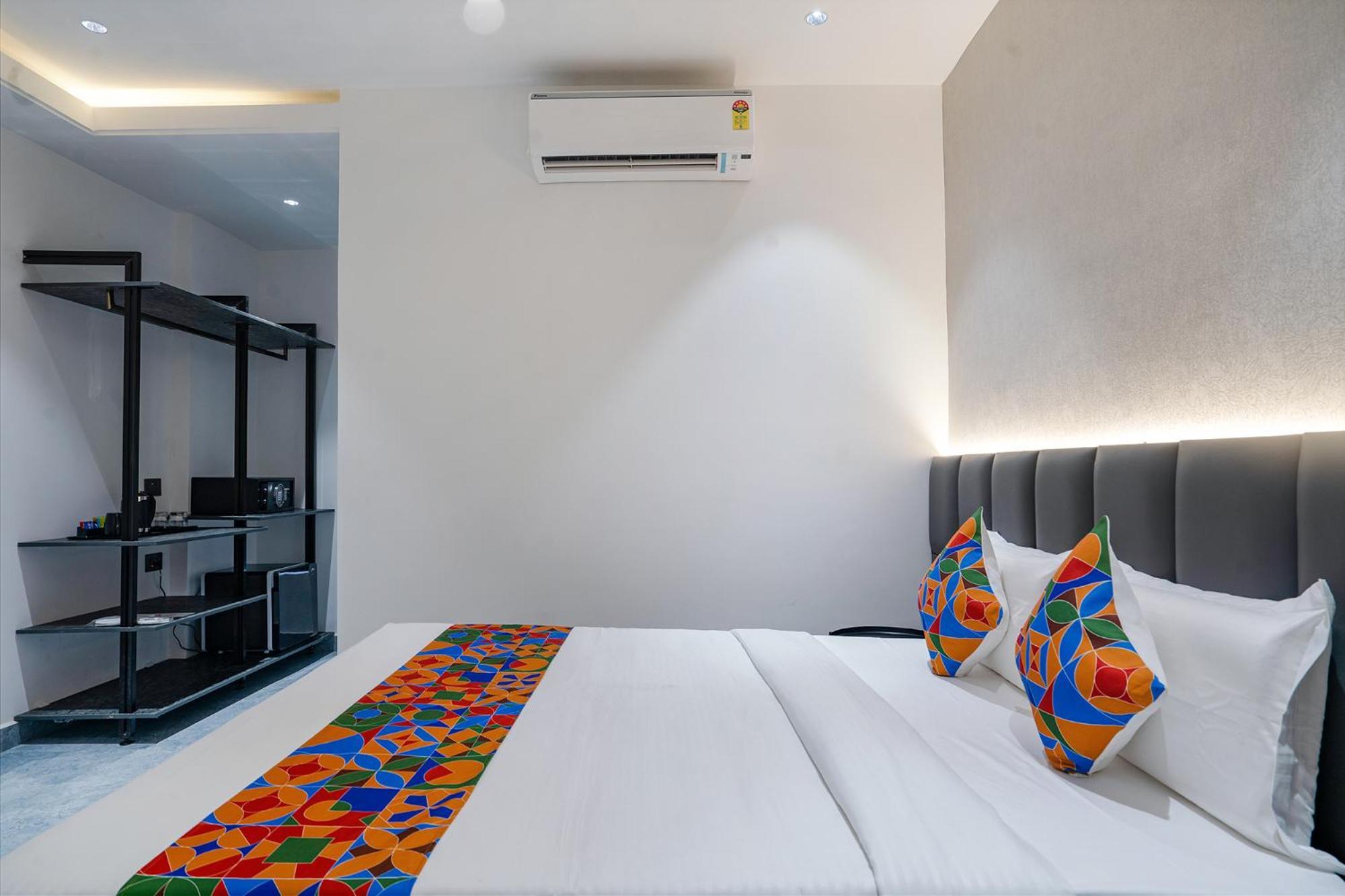 Fabhotel Prime Cloud 5 Studios Hyderabad Exterior foto