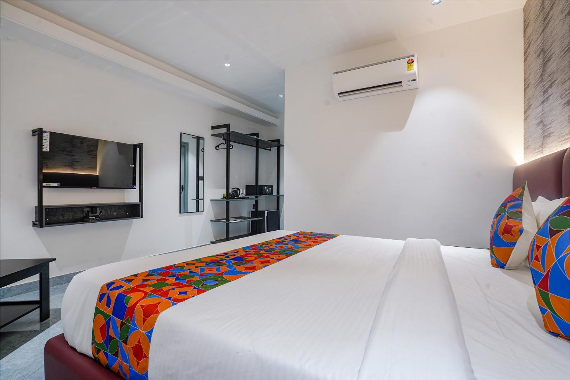 Fabhotel Prime Cloud 5 Studios Hyderabad Exterior foto