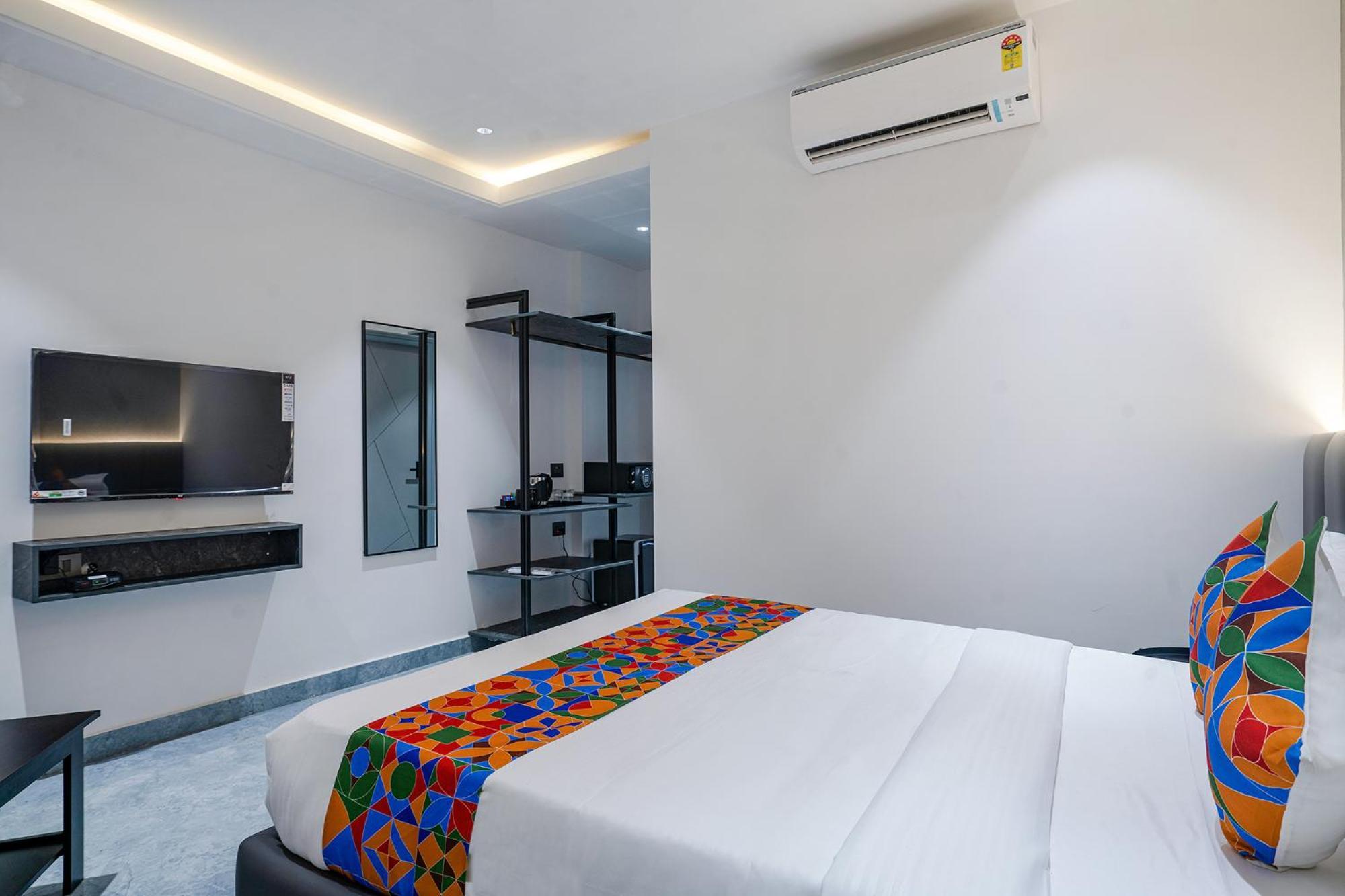 Fabhotel Prime Cloud 5 Studios Hyderabad Exterior foto